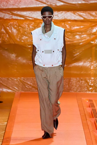 Look 32